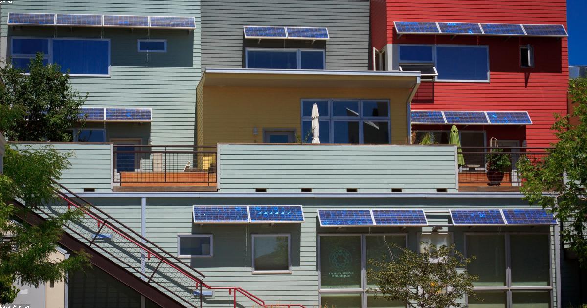 Balkonkraftwerk: Solarstrom fuer Mieter und Eigentuemer