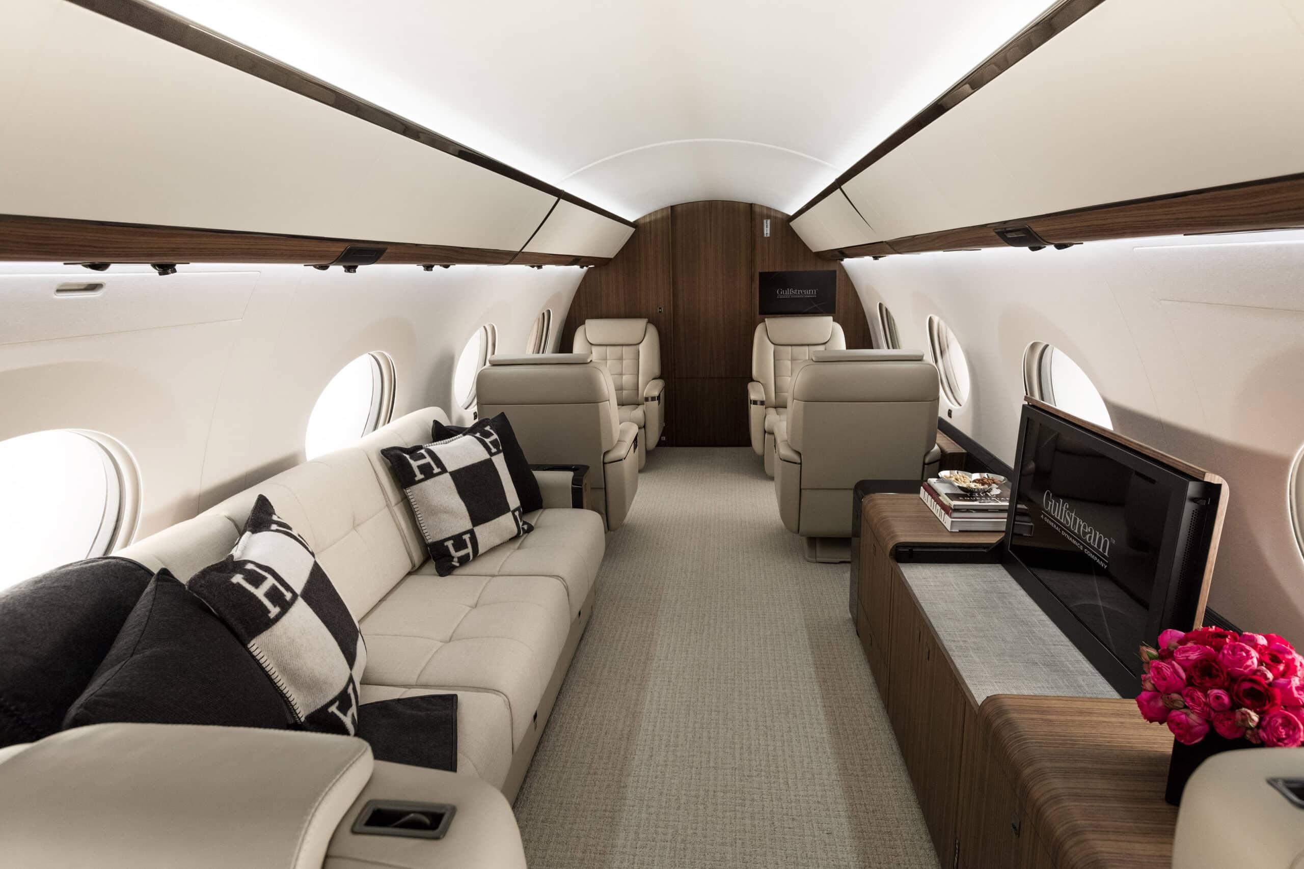 Business Class Kabine mit flacher Liegefläche und Privatsphäre