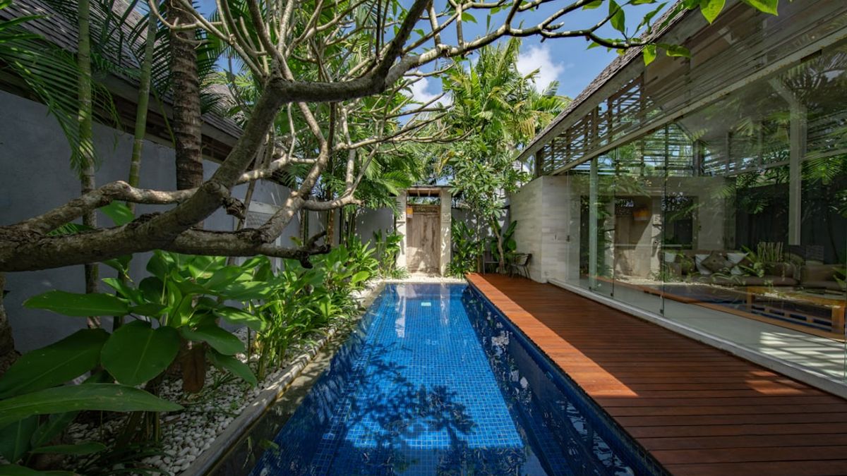 Ein weiteres bemerkenswertes Beispiel ist die Nika Residence auf Velaa Private Island, die von der renommierten Designerin Patricia Urquiola gestaltet wurde.